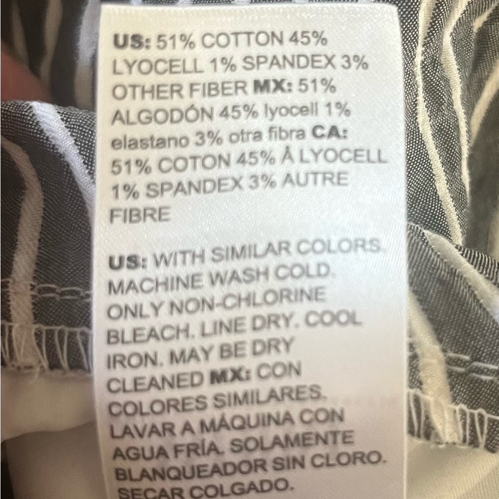 WHBM - adorable seersucker dress! Cotton blend. Size 4. Really flattering cut! - Picture 8 of 8